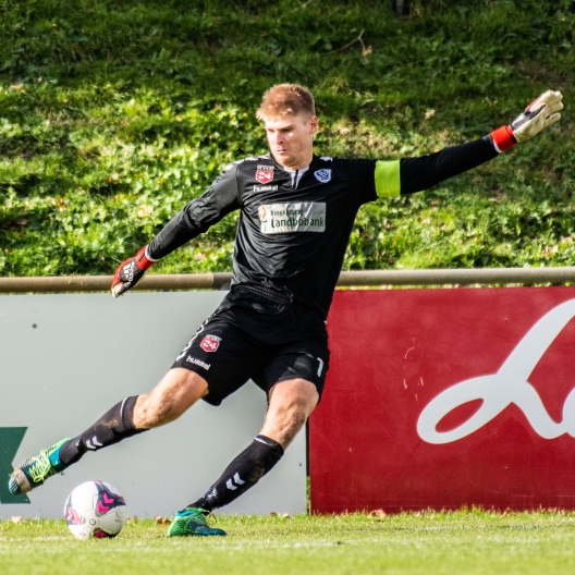 Mads spiller fodbold